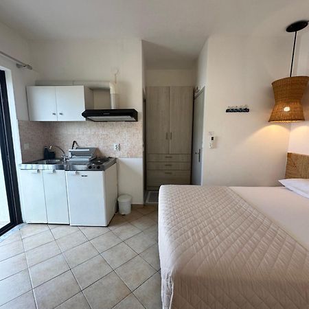 פיניקונטה Tsimiklis Apartments מראה חיצוני תמונה