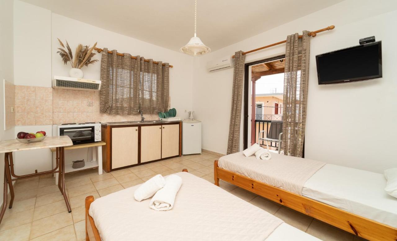 פיניקונטה Tsimiklis Apartments מראה חיצוני תמונה