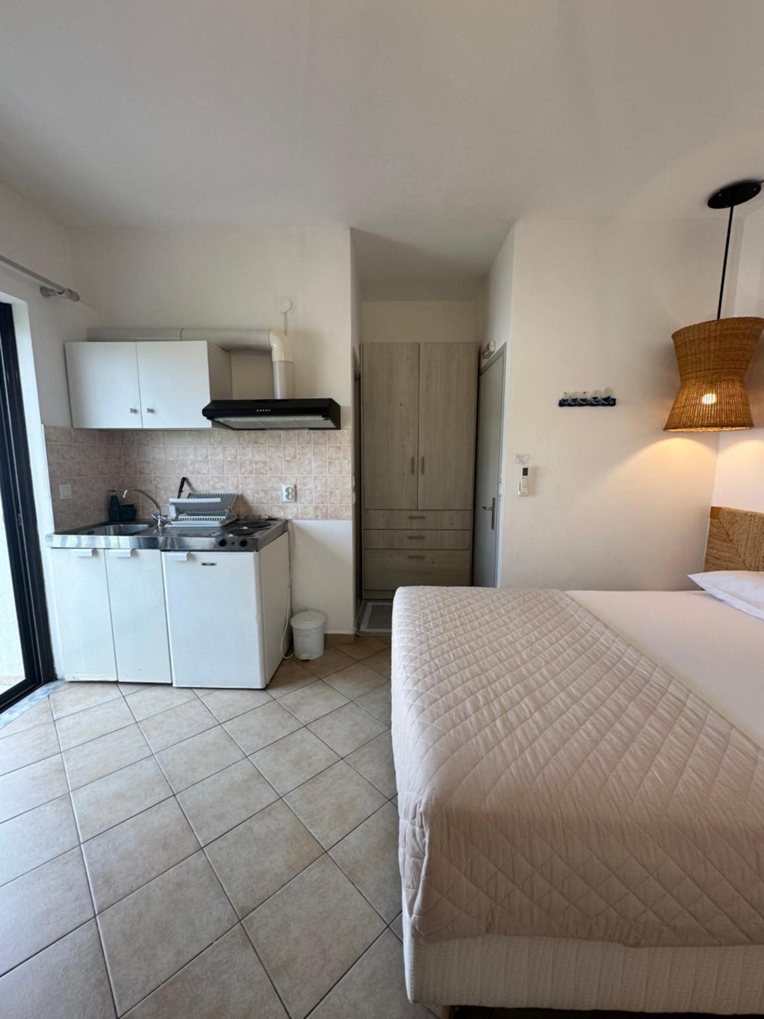 פיניקונטה Tsimiklis Apartments מראה חיצוני תמונה